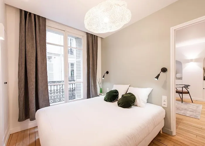 And Renovated Parisian Apartment, 6-7 Guests * Paris