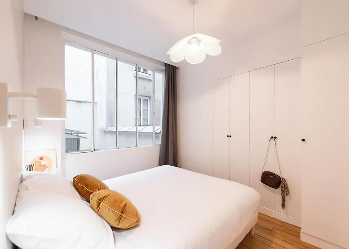 And Renovated Parisian Apartment, 6-7 Guests