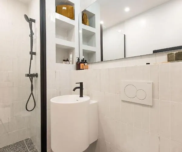 Appartement And Renovated Parisian Apartment, 6-7 Guests