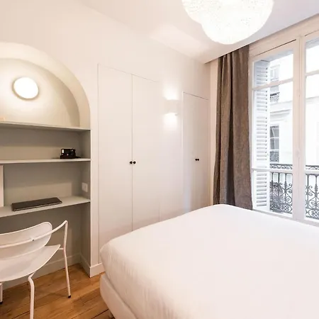 And Renovated Parisian Apartment, 6-7 Guests Апартаменты