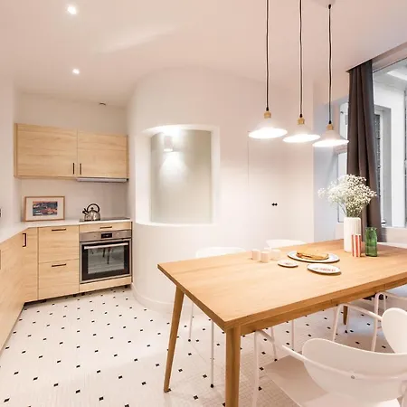And Renovated Parisian Apartment, 6-7 Guests Апартаменты